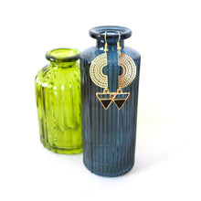 Charger l'image dans la galerie, Boucles d'oreilles graphiques arc de cercle doré et triangle émail noir