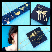 Charger l'image dans la galerie, Boucles d'oreilles minimalistes anneau doré et triangle noir