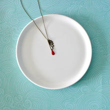 Charger l'image dans la galerie, Parure de bijoux Art Déco collier et boucles d'oreilles créoles éventail graphique origami et émail rouge