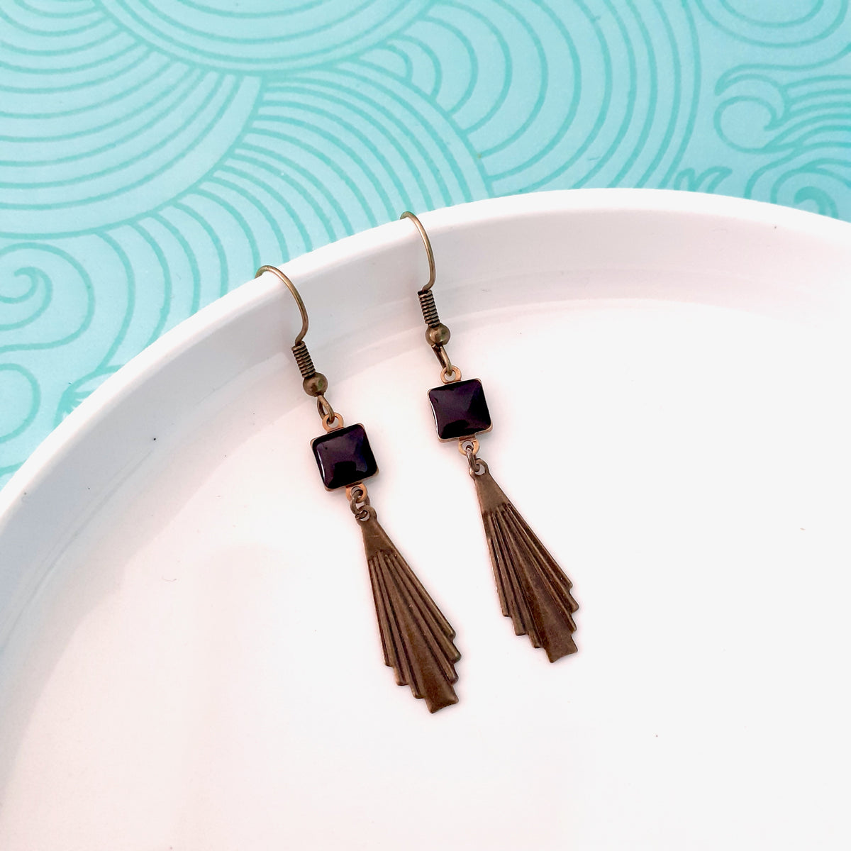 Boucles d'oreilles Art Déco fine estampe éventail bronze et émail noir