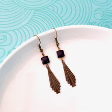 Charger l'image dans la galerie, Boucles d'oreilles Art Déco fine estampe éventail bronze et émail noir