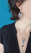 Charger l'image dans la galerie, Boucles d'oreilles argentées graphiques Art Déco noires