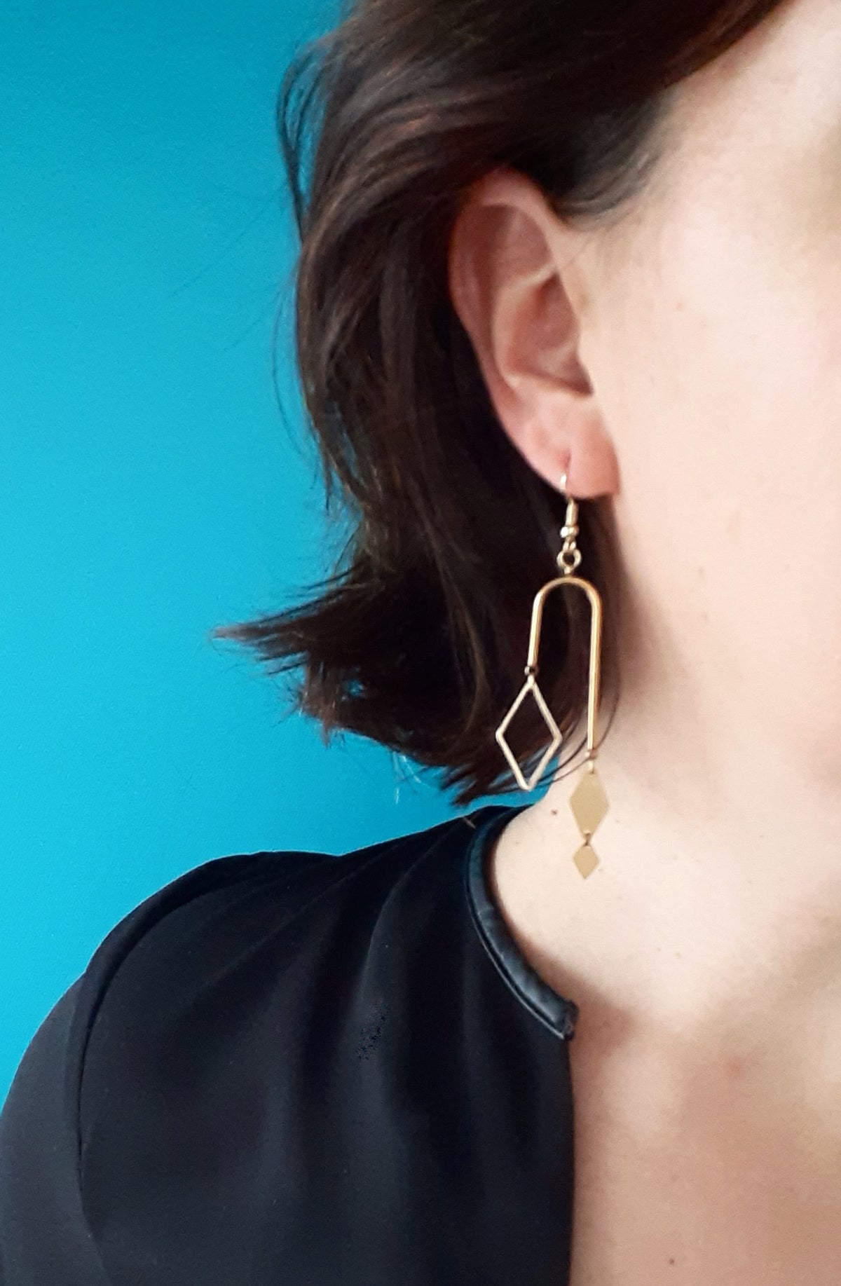 Boucles d'oreilles asymétriques losanges graphiques dorés