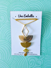 Charger l'image dans la galerie, Collier pendentif graphique gipsy bohème chic demi lune éventail et losange en laiton doré