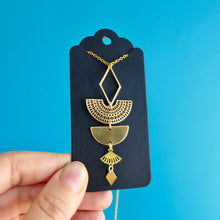 Charger l'image dans la galerie, Collier pendentif graphique gipsy bohème chic demi lune éventail et losange en laiton doré