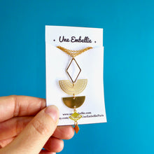 Charger l'image dans la galerie, Collier pendentif graphique gipsy bohème chic demi lune éventail et losange en laiton doré