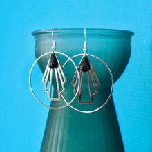 Charger l'image dans la galerie, Parure de bijoux Art Déco collier et boucles d'oreilles créoles éventail graphique argenté et émail noir