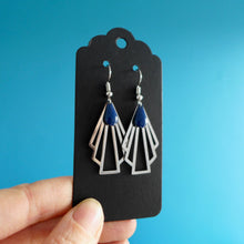 Charger l'image dans la galerie, Parure de bijoux argentés éventail graphique Art Déco bleu marine