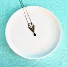 Charger l'image dans la galerie, Collier éventail graphique Art Déco en laiton et émail noir