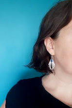 Charger l'image dans la galerie, Parure de bijoux argentés éventail graphique Art Déco bleu marine