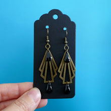Charger l'image dans la galerie, Boucles d'oreilles éventail graphique Art Déco 2 gouttes noires suspendues