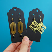 Charger l'image dans la galerie, Boucles d'oreilles Art Déco fine estampe filigrane carré graphique en laiton doré