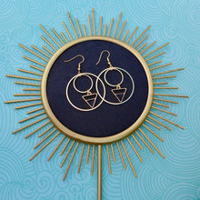 Charger l'image dans la galerie, Boucles d'oreilles créoles triangle géométrique doré et noir