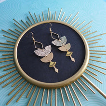 Charger l'image dans la galerie, Boucles d'oreilles graphiques Bohème Chic style Gipsy dorées