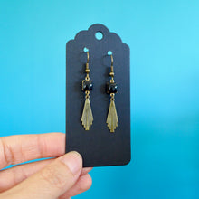 Charger l'image dans la galerie, Boucles d'oreilles Art Déco fine estampe éventail bronze et émail noir