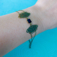 Charger l'image dans la galerie, Bracelet élégant Art Nouveau bronze antique et émail noir