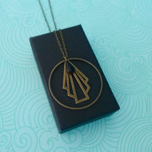 Charger l'image dans la galerie, Collier pendentif anneau et éventail graphique Art Déco en laiton et émail noir
