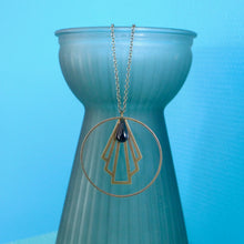 Charger l'image dans la galerie, Collier pendentif anneau et éventail graphique Art Déco en laiton et émail noir