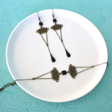 Charger l'image dans la galerie, Parure Bracelet et Boucles d'oreilles Art Nouveau bronze antique et émail noir