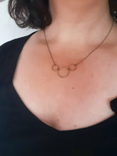 Charger l'image dans la galerie, Collier pendentif minimaliste géométrique cercle et hexagone