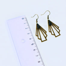 Charger l'image dans la galerie, Parure de bijoux Art Déco collier et boucles d'oreilles éventail graphiques bronze et émail noir