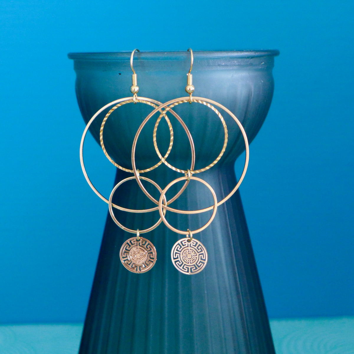 Boucles d'oreilles graphiques cascade de cercles dorés