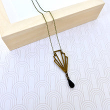 Charger l'image dans la galerie, Collier éventail graphique Art Déco en laiton et émail noir