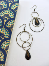 Charger l'image dans la galerie, Boucles d'oreilles asymétriques graphiques rondes bronze et noir
