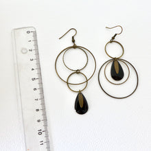 Charger l'image dans la galerie, Boucles d'oreilles asymétriques graphiques rondes bronze et noir
