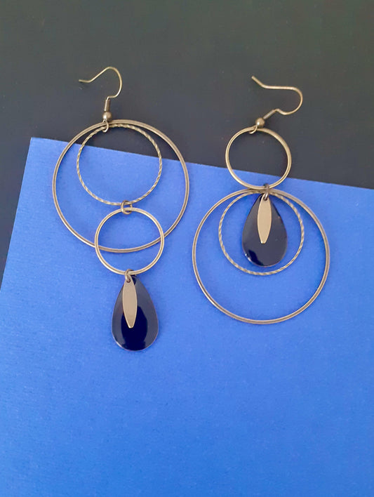 Grandes boucles d'oreilles asymétriques rondes noires et bronze