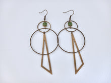 Charger l'image dans la galerie, Boucles d'oreilles géométriques avant-gardistes kaki, longues boucles modernes graphiques cercle triangle vert kaki