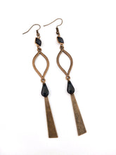 Charger l'image dans la galerie, Longues boucles d'oreilles graphiques Art Déco bronze et noires