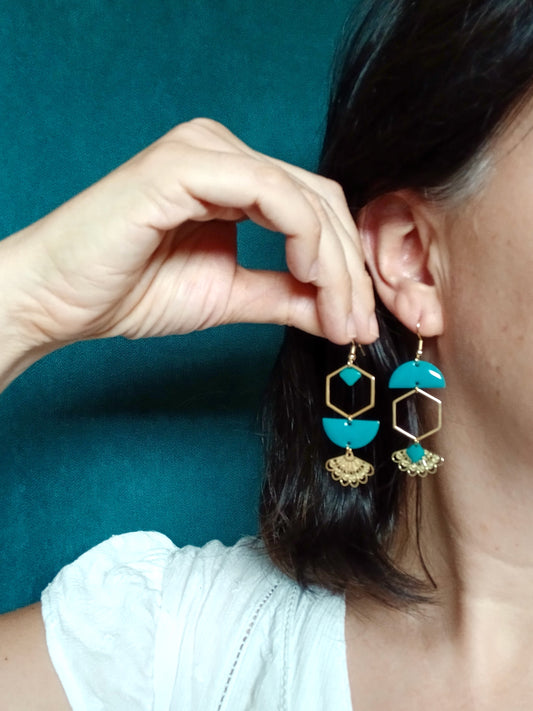 Boucles d'oreilles asymétriques Art Nouveau doré et bleu canard