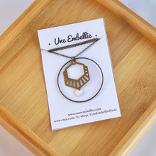 Charger l'image dans la galerie, Collier hexagone graphique Art Déco en laitonbronze et émail noir vert turquoise ou blanc