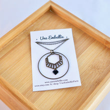 Charger l'image dans la galerie, Collier hexagone graphique Art Déco en laitonbronze et émail noir vert turquoise ou blanc