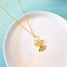 Charger l'image dans la galerie, collier demi lune rayon de soleil doré une embellie