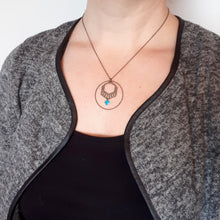 Charger l'image dans la galerie, Collier hexagone graphique Art Déco en laitonbronze et émail noir vert turquoise ou blanc