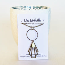 Charger l'image dans la galerie, Collier pendentif Art Déco éventail graphique et anneau Laiton bronze et émail blanc