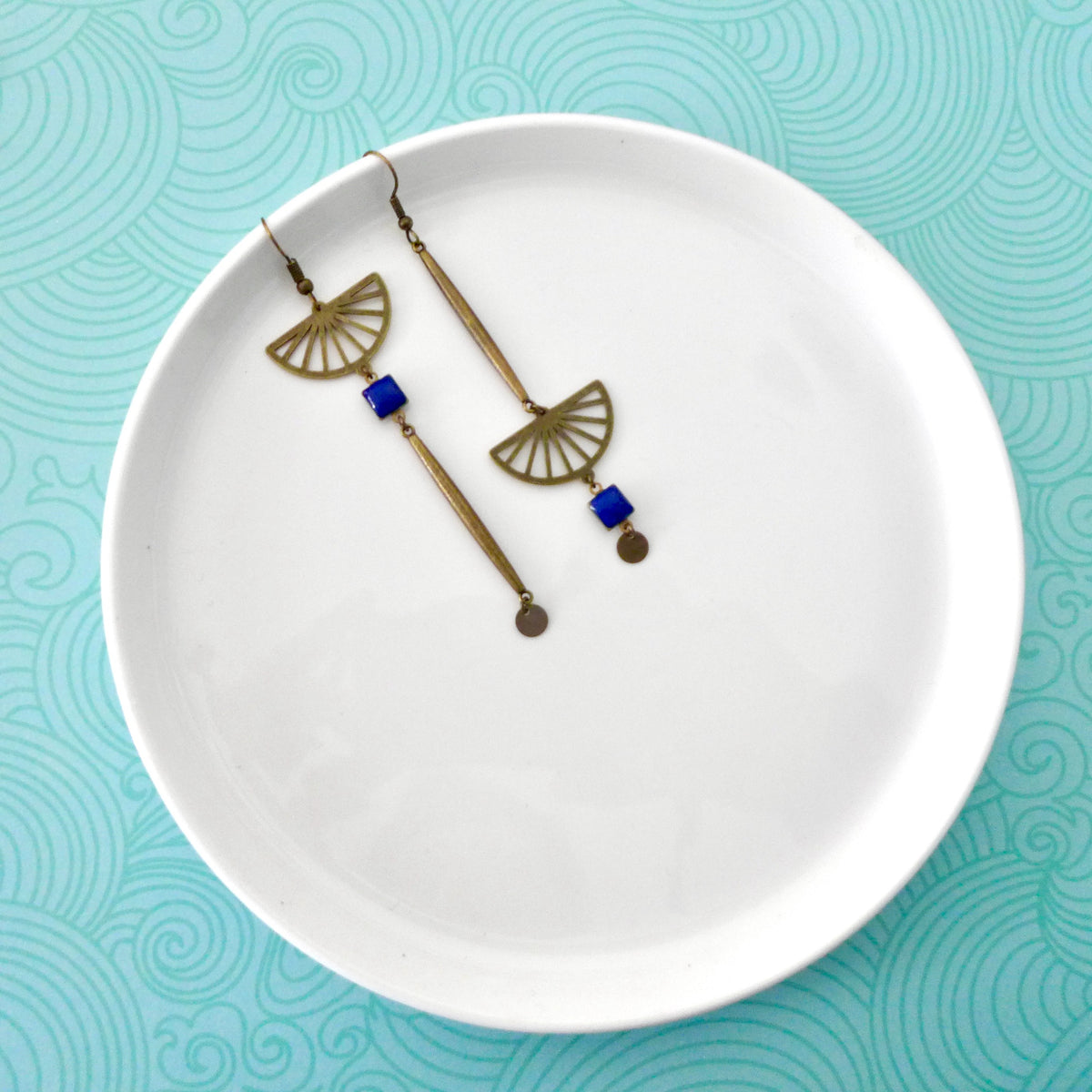 boucles d'oreilles géométriques longues bleu roi Une Embellie