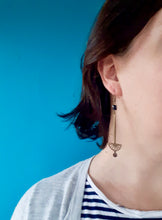 Charger l'image dans la galerie, Boucles d'oreilles longue et asymétriques Une Embellie