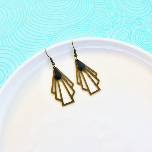 Boucles d'oreilles éventail graphique Art Déco bronze et émail noir