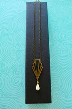 Charger l'image dans la galerie, Parure de bijoux Art Déco collier et boucles d'oreilles éventail graphique bronze et émail blanc