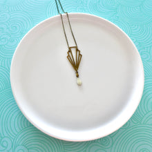 Charger l'image dans la galerie, Parure de bijoux Art Déco collier et boucles d'oreilles éventail graphique bronze et émail blanc