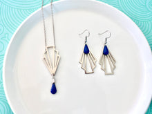 Charger l'image dans la galerie, Parure de bijoux argentés éventail graphique Art Déco bleu marine