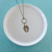 Charger l'image dans la galerie, Parure de bijoux Art Déco collier et boucles d'oreilles graphiques bronze et blanc