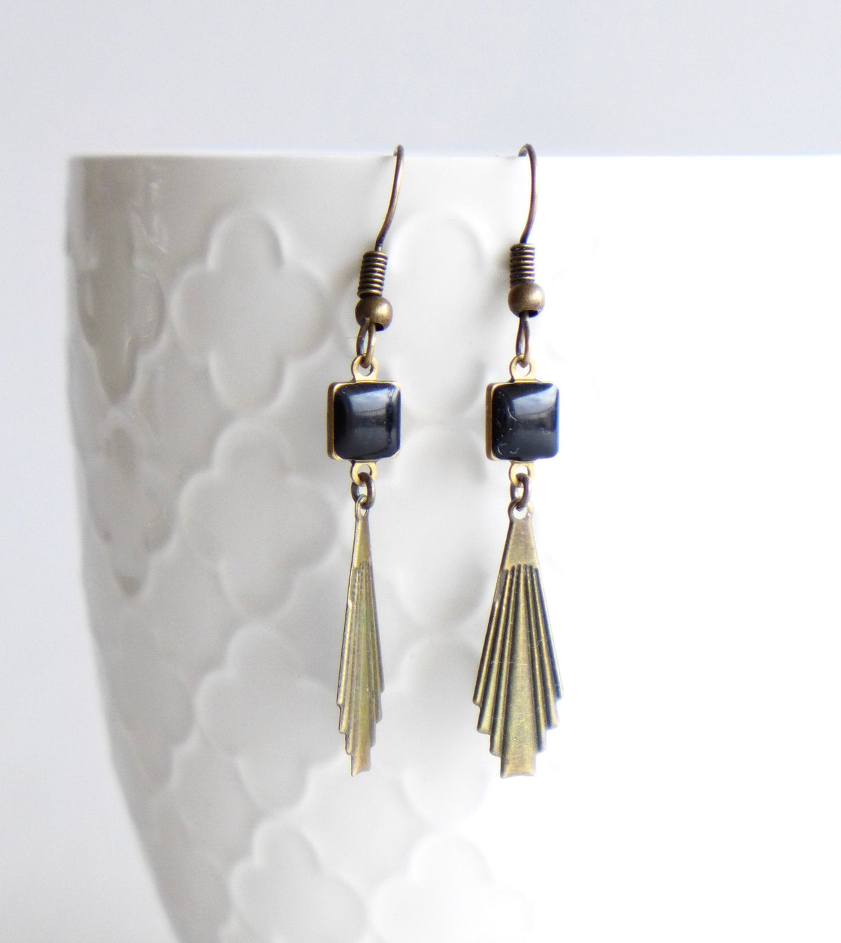 Boucles d'oreilles Art Déco fine estampe éventail bronze et émail noir