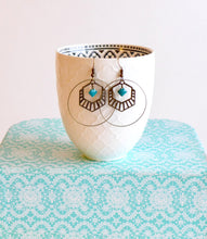 Charger l'image dans la galerie, Parure boucles oreilles coordonnées hexagone émail vert Une Embellie