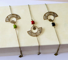 Charger l'image dans la galerie, Bracelet graphique Art Déco en laiton et émail noir