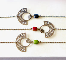 Charger l'image dans la galerie, Bracelet graphique Art Déco en laiton et émail noir