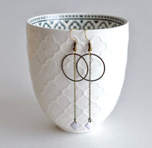 Charger l'image dans la galerie, boucles d'oreilles longues fines bronze blanc Une Embellie